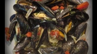 Mussels with Garlic and  Wine Sauce